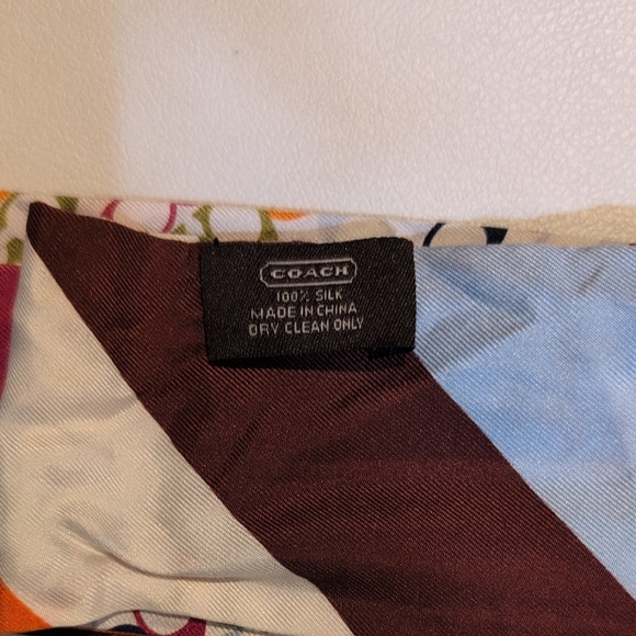 COACH Twilly 2 Sided Legacy Print And Classic C on the other - NWT - Picture 5 of 5